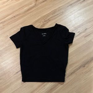 V neck black crop top!